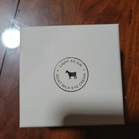*SOLD* Brand New Beekman 1802 Light As Air Goat Milk Eye Cream 0.5oz fl Oz/15 mL - Picture 4 of 5